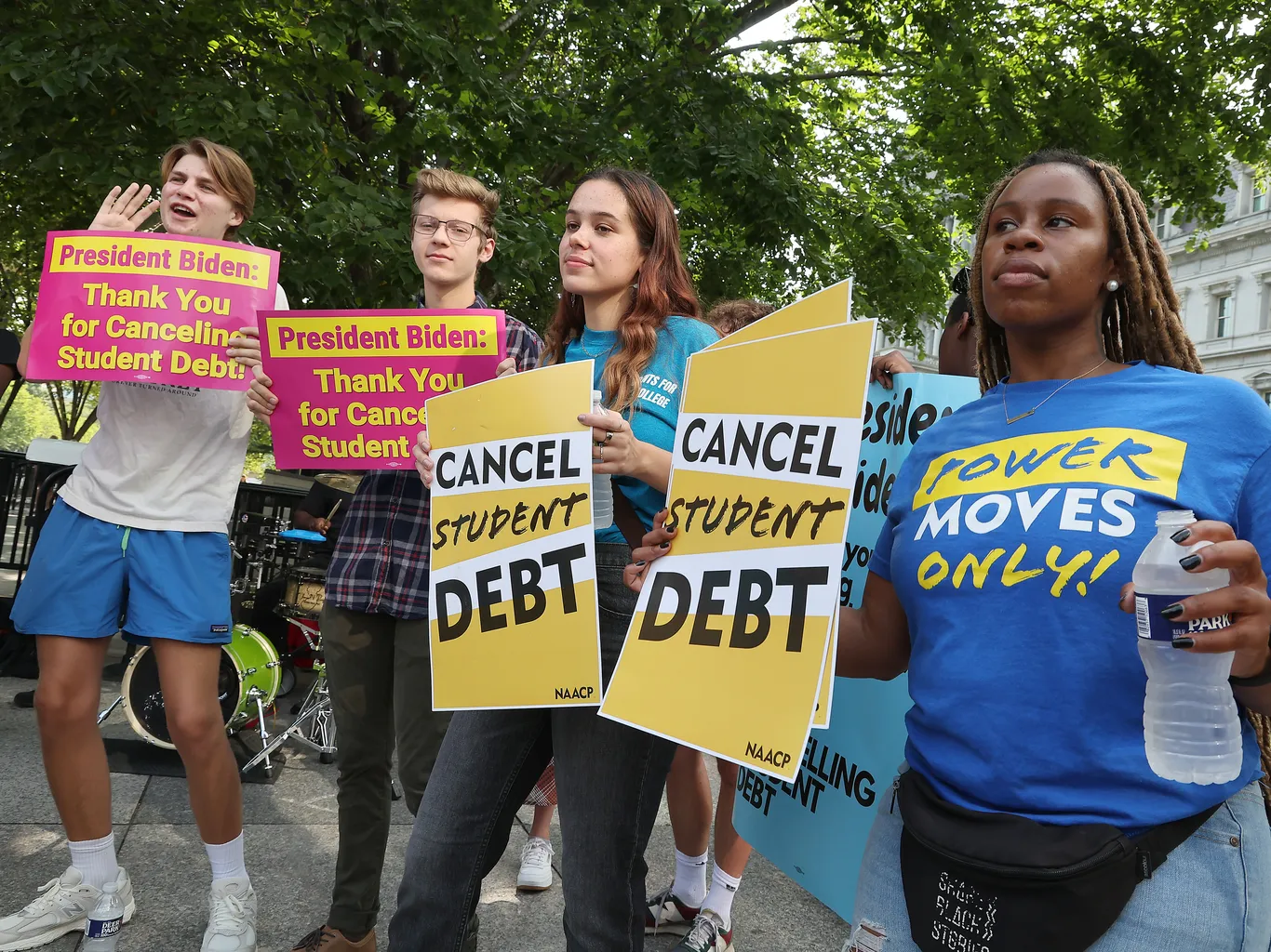 Read more about the article Biden’s Student Loan Forgiveness Plan: What You Need to Know
