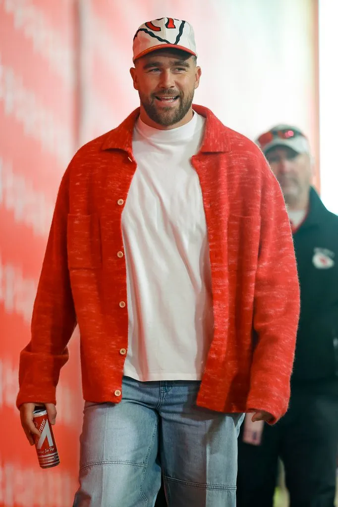 ravis Kelce was spotted shopping for gifts for Taylor Swift